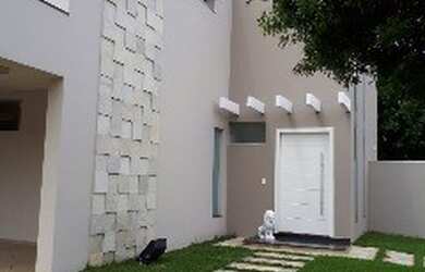 Imagem: A casa em condomínio possui 3 Dormitórios, 3 Suítes, 4 Banheiros