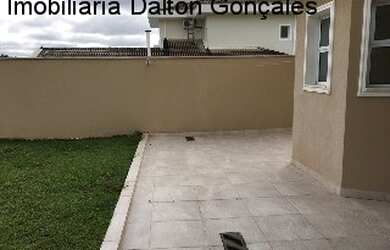 Imagem: A casa em condomínio possui 3 Dormitórios, 1 Suíte, 2 Banheiros