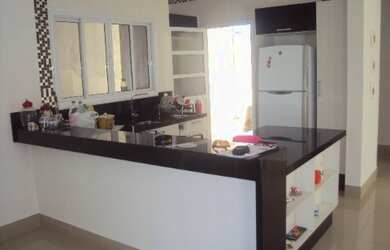 Imagem: A casa possui 3 Dormitórios, 1 Suíte, 2 Banheiros, 2 Vagas