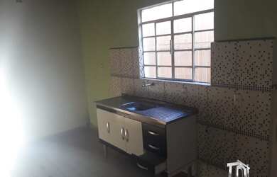 Imagem: A casa possui 2 Dormitórios, 1 Banheiro e está localizado