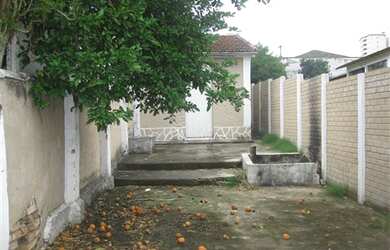 Imagem: A casa à venda possui 1 Dormitório, 1 Banheiro, 2 Vagas na