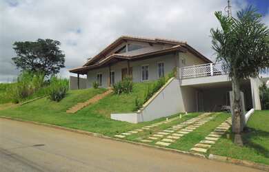 Imagem: A casa em condomínio possui 3 Dormitórios, 1 Suíte, 3 Banheiros