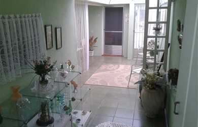 Imagem: A loja possui 2 Dormitórios, 2 Banheiros, 92m² de Área e