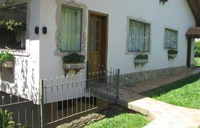 Imagem: A casa possui 3 Dormitórios, 3 Suítes, 4 Banheiros, 1.118m²