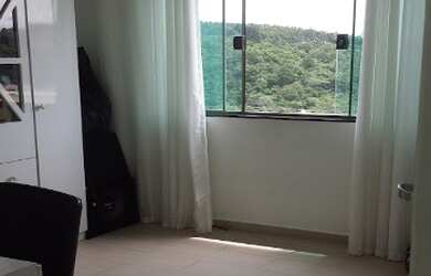 Imagem: A casa possui 4 Dormitórios, 1 Suíte, 1 Banheiro, 3 Vagas