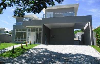 Imagem: A casa em condomínio possui 5 Dormitórios, 4 Suítes, 1 Banheiro