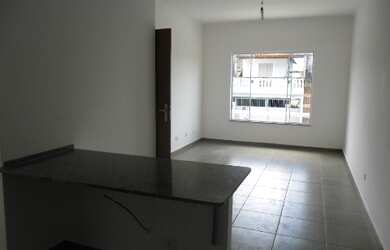 Imagem: A casa possui 2 Dormitórios, 1 Banheiro, 2 Vagas na garagem