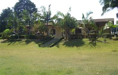 Imagem: A chácara possui 9 Dormitórios, 4 Suítes, 6 Banheiros, 9