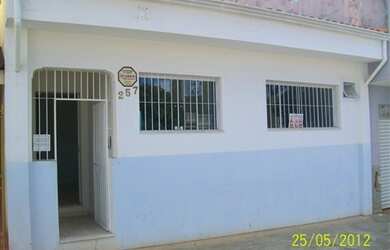 Imagem: A loja possui 2 Banheiros, 250m² de Área e está localizado