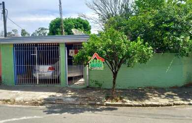 Imagem: A casa possui 3 Dormitórios, 1 Banheiro, 2 Vagas na garagem