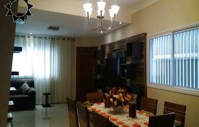 Imagem: A casa possui 4 Dormitórios, 4 Suítes, 5 Banheiros, 4 Vagas