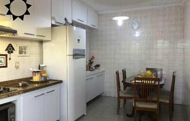 Imagem: A casa possui 2 Dormitórios, 1 Banheiro, 3 Vagas na garagem