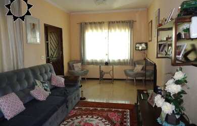 Imagem: A casa possui 4 Dormitórios, 4 Suítes, 7 Banheiros, 8 Vagas