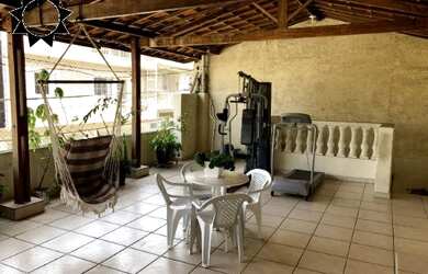 Imagem: A casa possui 4 Dormitórios, 1 Suíte, 2 Banheiros, 3 Vagas