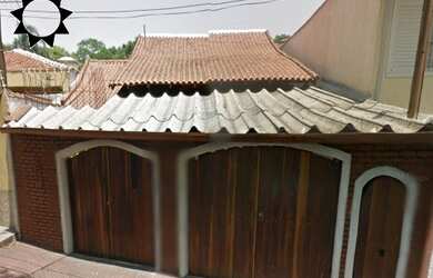 Imagem: A casa possui 2 Dormitórios, 1 Suíte, 1 Banheiro, 3 Vagas