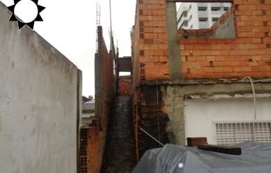 Imagem: O terreno possui 400m² de Área Privada e está localizado