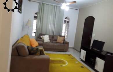 Imagem: A casa possui 3 Dormitórios, 1 Suíte, 2 Banheiros, 2 Vagas