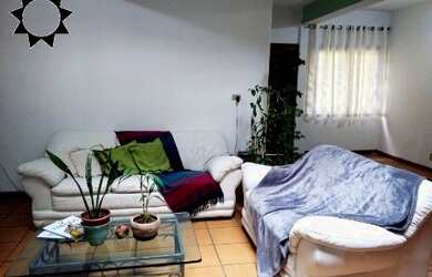 Imagem: A casa possui 3 Dormitórios, 1 Suíte, 3 Banheiros, 4 Vagas