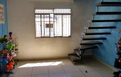 Imagem: A casa possui 3 Dormitórios, 2 Banheiros, 1 Vaga na garagem