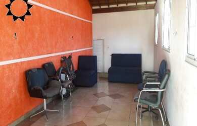 Imagem: A casa possui 3 Dormitórios, 1 Suíte, 2 Banheiros, 2 Vagas