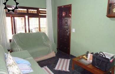 Imagem: A casa possui 2 Dormitórios, 1 Suíte, 1 Banheiro, 3 Vagas