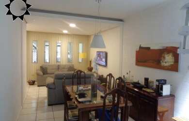 Imagem: A casa possui 3 Dormitórios, 1 Suíte, 2 Banheiros, 3 Vagas