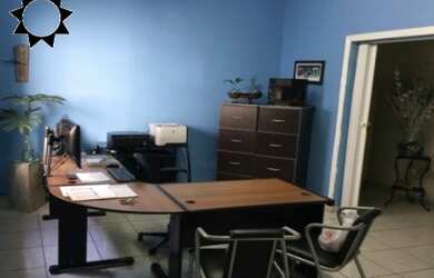 Imagem: A casa possui 5 Dormitórios, 2 Suítes, 4 Banheiros, 5 Vagas