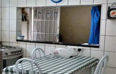 Imagem: A casa possui 3 Dormitórios, 2 Banheiros, 2 Vagas na garagem