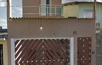 Imagem: A casa possui 3 Dormitórios, 2 Suítes, 5 Banheiros, 6 Vagas