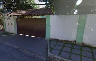 Imagem: A casa possui 3 Dormitórios, 1 Suíte, 3 Banheiros, 20 Vagas