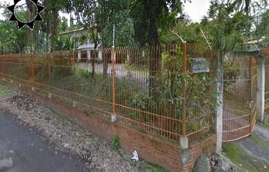 Imagem: A casa possui 4 Dormitórios, 4 Suítes, 8 Banheiros, 8 Vagas