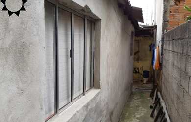 Imagem: A casa possui 1 Dormitório, 1 Banheiro, 250m² de Área, 100m²