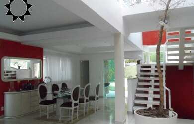 Imagem: A casa possui 3 Dormitórios, 3 Suítes, 3 Banheiros, 6 Vagas