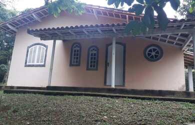 Imagem: A chácara possui 6 Dormitórios, 1 Suíte, 7 Banheiros, 6.550m²