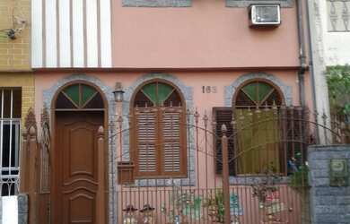 Imagem: A casa possui 3 Dormitórios, 1 Suíte, 2 Banheiros, 1 Vaga