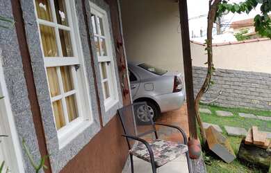 Imagem: A casa possui 3 Dormitórios, 1 Suíte, 3 Banheiros e 2 Vagas