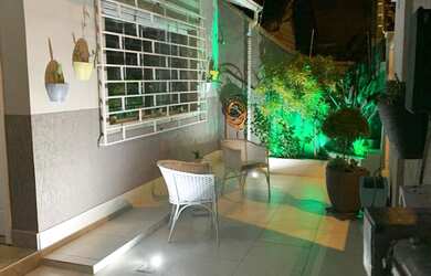 Imagem: A casa possui 2 Dormitórios, 1 Suíte, 2 Banheiros e 2 Vagas