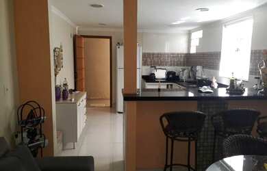 Imagem: A casa possui 3 Dormitórios, 1 Suíte, 4 Banheiros, 2 Vagas