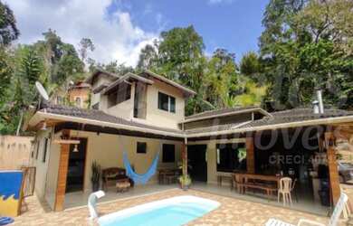 Imagem: A casa possui 5 Dormitórios, 3 Suítes, 5 Banheiros, 6 Vagas