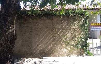 Imagem: A casa possui 2 Dormitórios, 1 Banheiro, 1 Vaga na garagem