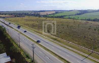 Imagem: O terreno possui 50.000m² de Área Privada e está localizado