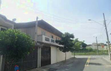 Imagem: A casa possui 2 Dormitórios, 2 Banheiros e 130m² de Área