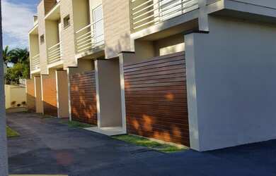 Imagem: A casa em condomínio possui 2 Dormitórios, 2 Suítes, 3 Banheiros