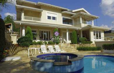 Imagem: A casa em condomínio possui 3 Dormitórios, 3 Suítes, 4 Vagas