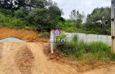 Imagem: O terreno possui 545m² de Área Privada e está localizado