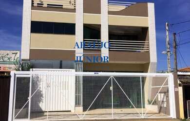 Imagem: A casa possui 3 Dormitórios, 3 Suítes, 2 Banheiros, 2 Vagas