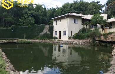 Imagem: A chácara possui 3 Dormitórios, 3 Suítes, 3 Banheiros, 10