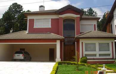 Imagem: A casa em condomínio possui 4 Dormitórios, 4 Suítes, 7 Banheiros