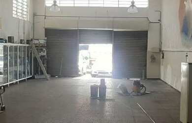 Imagem: O depósito possui 4 Banheiros, 300m² de Área e está localizado