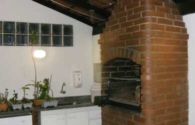 Imagem: A casa possui 3 Dormitórios, 1 Suíte, 3 Banheiros, 2 Vagas